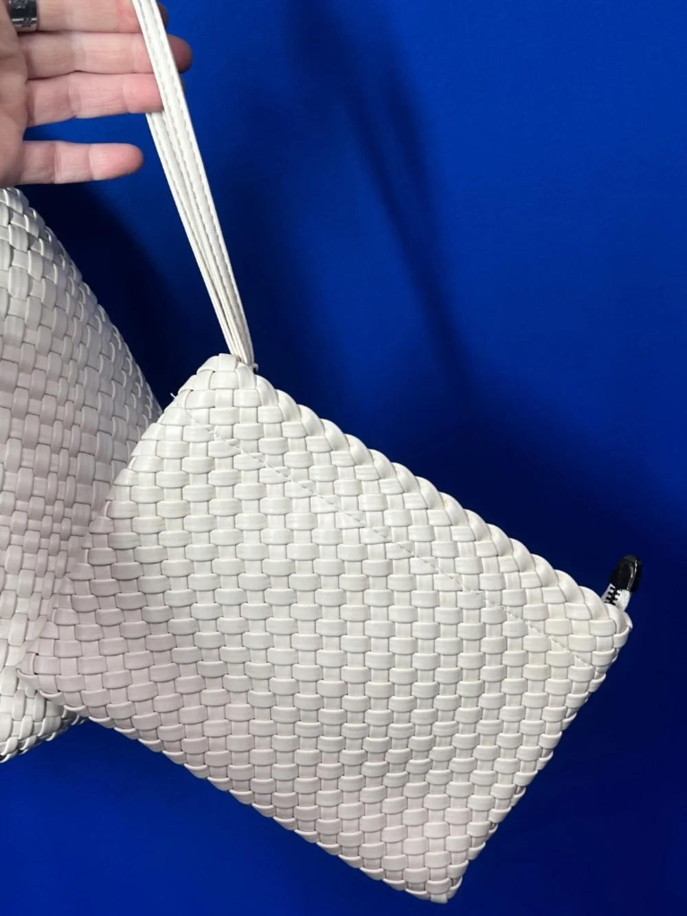 Like New |•Cute Summer Latice Bucket Bag w/ Matching Pocket Bag 11x7•|
